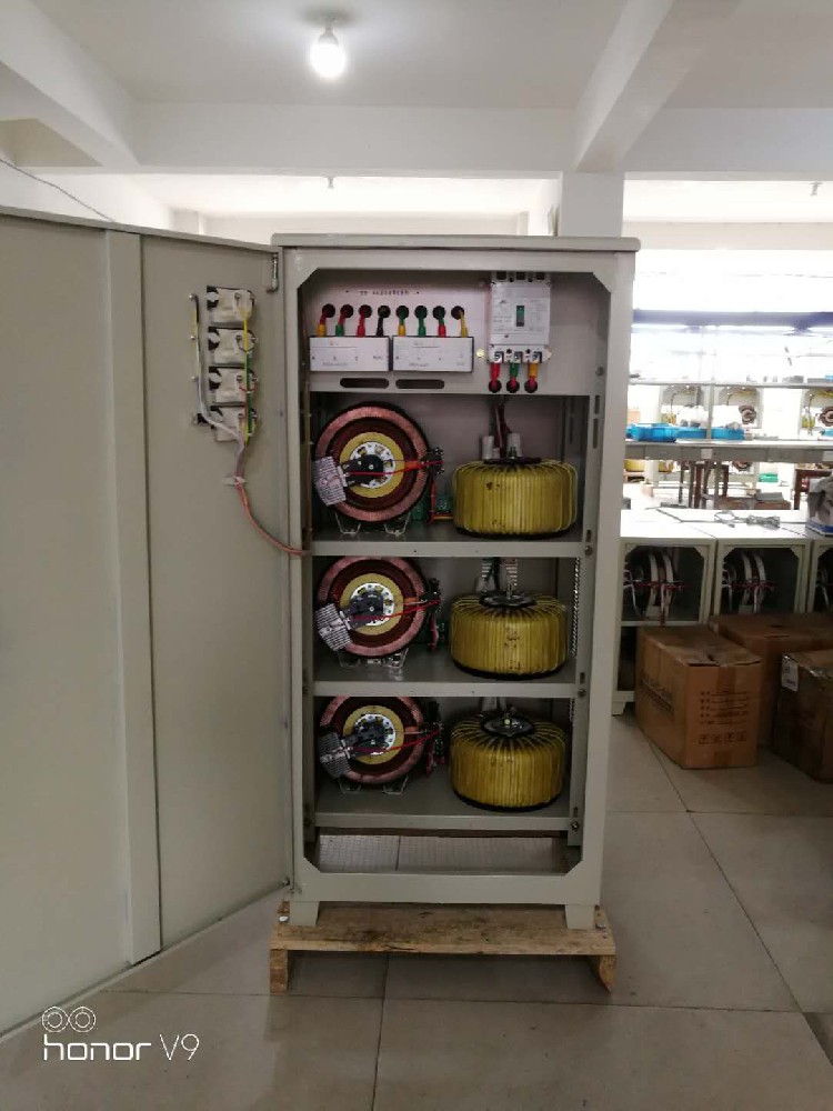 TNS（JSW）三相穩(wěn)壓器